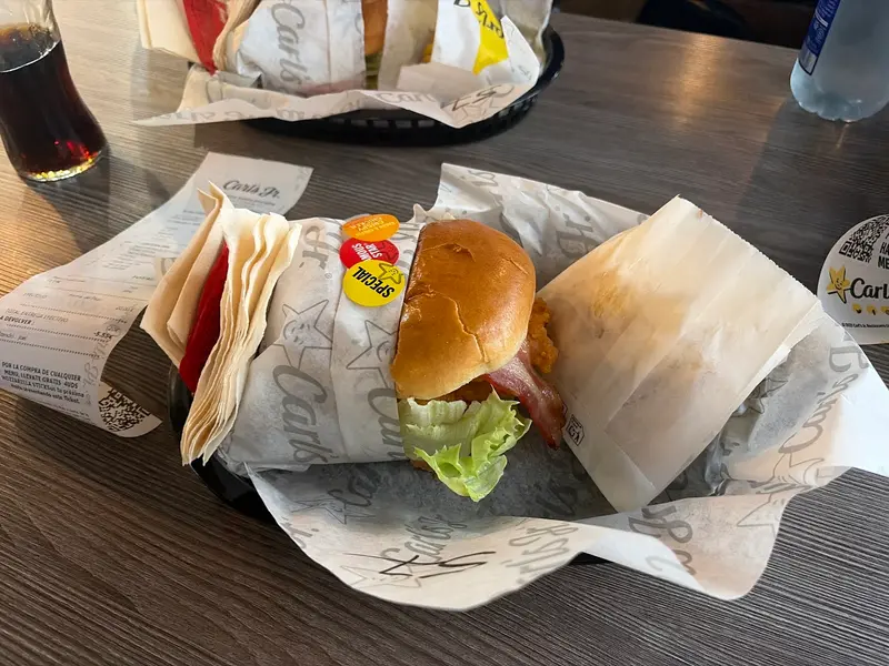 Carl’s Jr. — foto 4