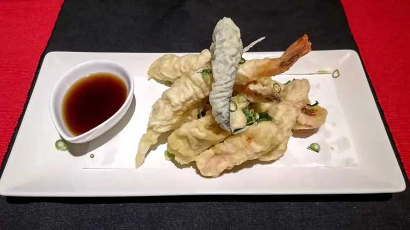 Tempura — langostinos y verduras rebozados