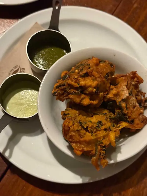 Palak pakoras — buñuelos vegetales de espinacas