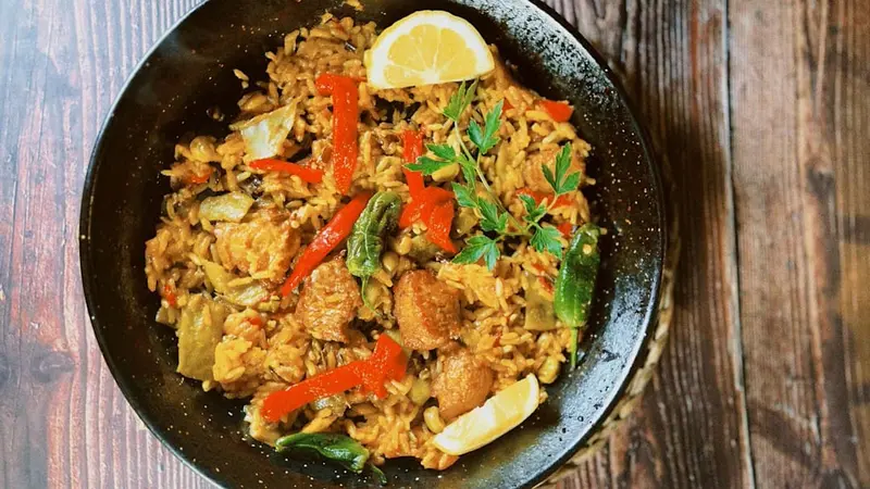 Paella de pollo + 1 bebida