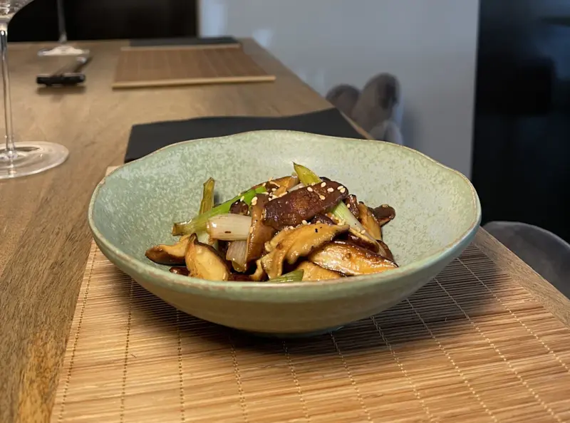 Shiitake no batā — setas shiitake salteadas