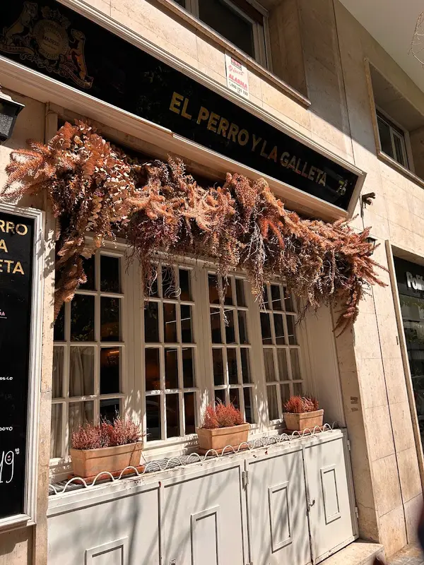 El Perro y la Galleta - Restaurante en Juan Bravo — foto 3