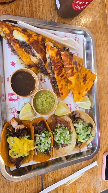 Mami Tacos Birrieria — foto 4