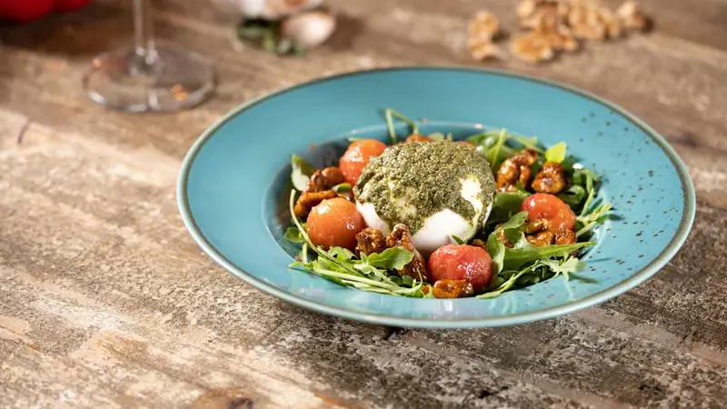 Burrata pugliese artesana con tomates cherry