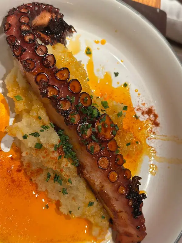 Pulpo a la gallega con parmentier de patatas