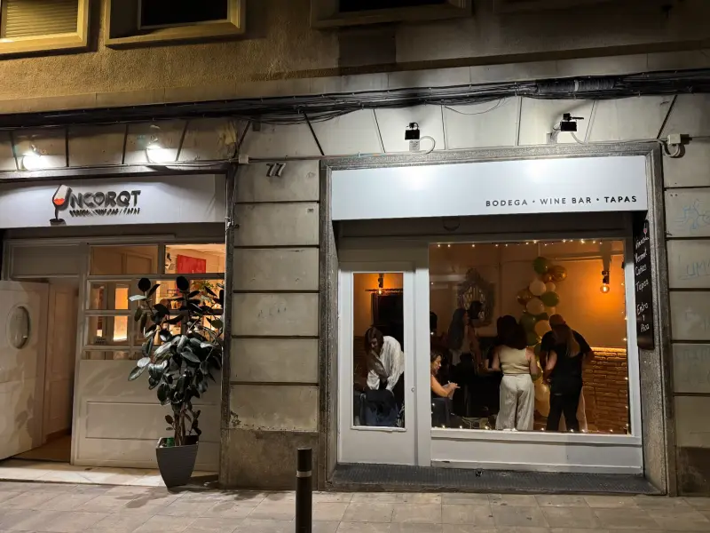 UNCORQT Bodega Wine Bar — foto 3