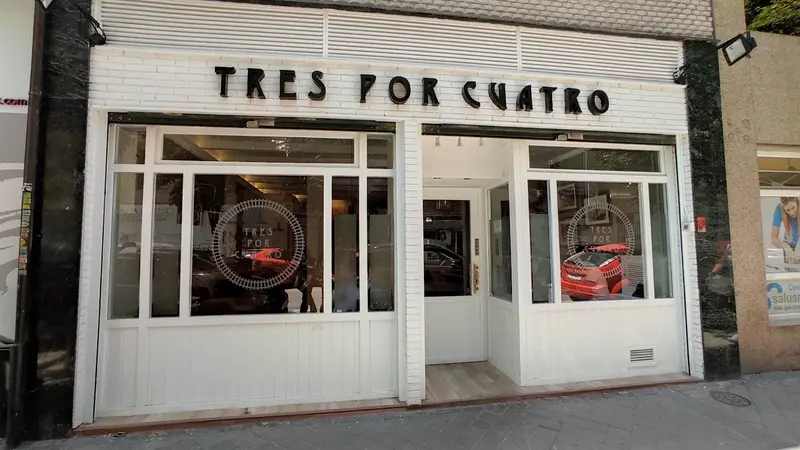Tres por Cuatro